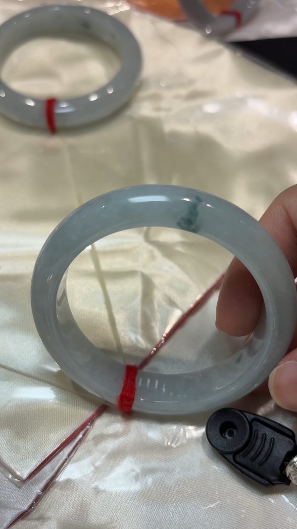 翡翠清韻｜天然飄綠花手鐲（編號323 或 324｜內徑54.5mm） - Image 9