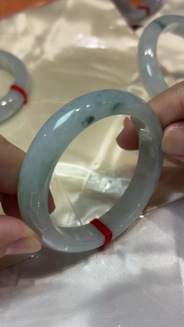 翡翠清韻｜天然飄綠花手鐲（編號323 或 324｜內徑54.5mm） - Image 11