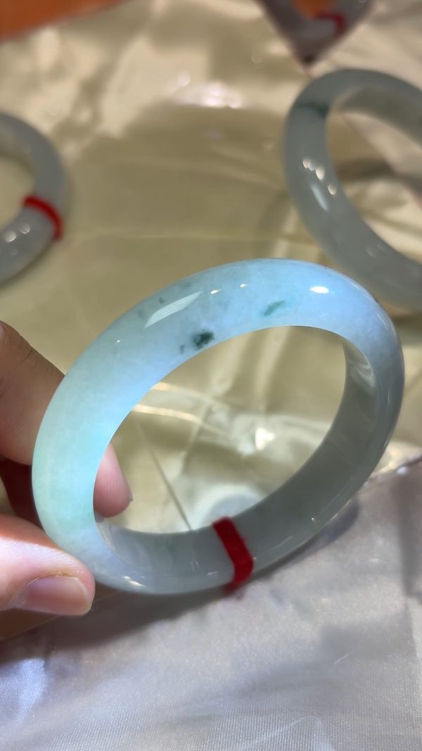 翡翠清韻｜天然飄綠花手鐲（編號323 或 324｜內徑54.5mm） - Image 12