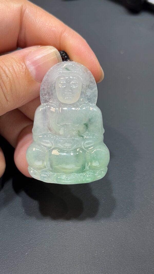 翡翠玉器精選 清韻護心・飄花觀音正裝翡翠吊墜 編號#361 - Image 2