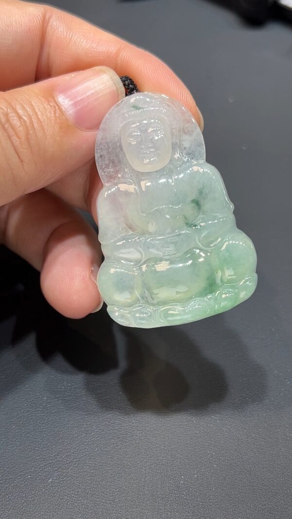 翡翠玉器精選 清韻護心・飄花觀音正裝翡翠吊墜 編號#361 - Image 4