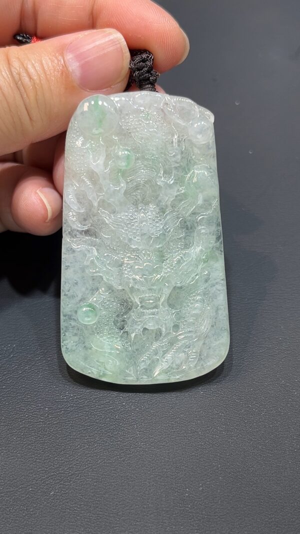 翡翠玉器精選 飄花龍影・力量與靈氣共融翡翠吊墜 編號#362 - Image 6