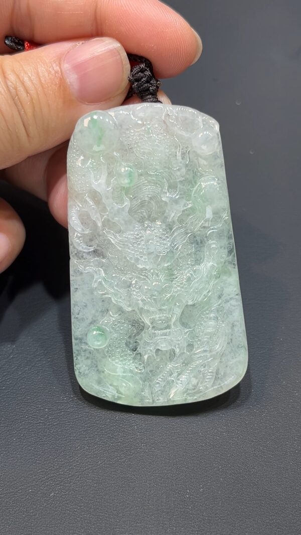 翡翠玉器精選 飄花龍影・力量與靈氣共融翡翠吊墜 編號#362 - Image 2