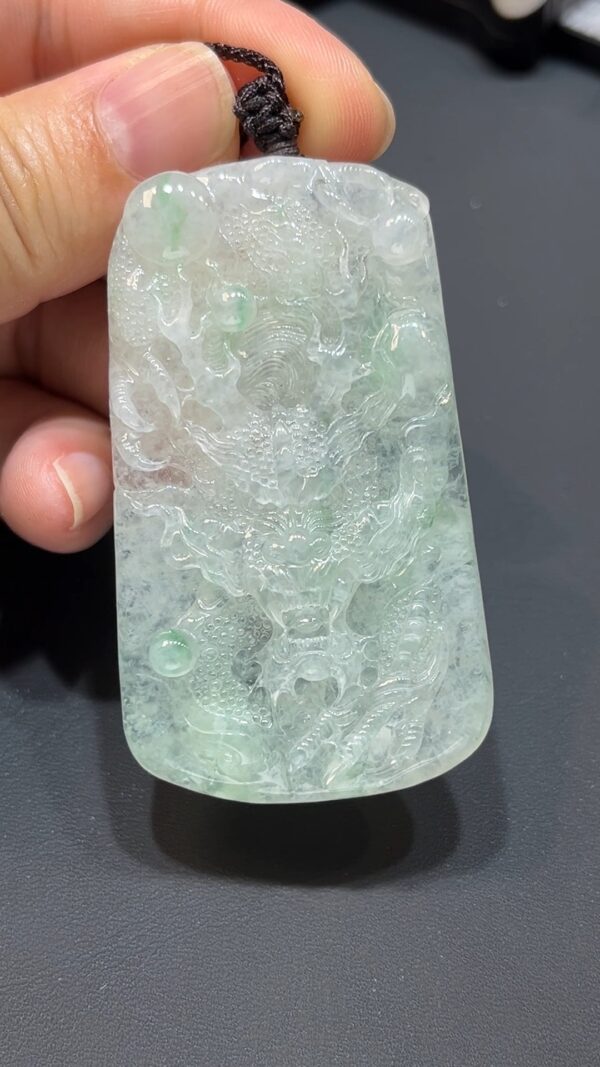 翡翠玉器精選 飄花龍影・力量與靈氣共融翡翠吊墜 編號#362 - Image 3