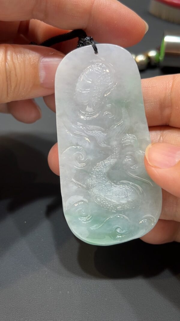 翡翠玉器精選 龍威天成・霸氣十足翡翠龍牌吊墜  編號#370 - Image 7