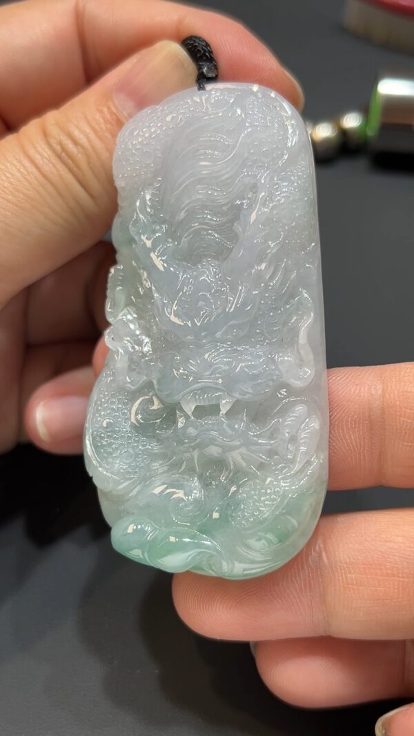 翡翠玉器精選 龍威天成・霸氣十足翡翠龍牌吊墜  編號#370 - Image 3