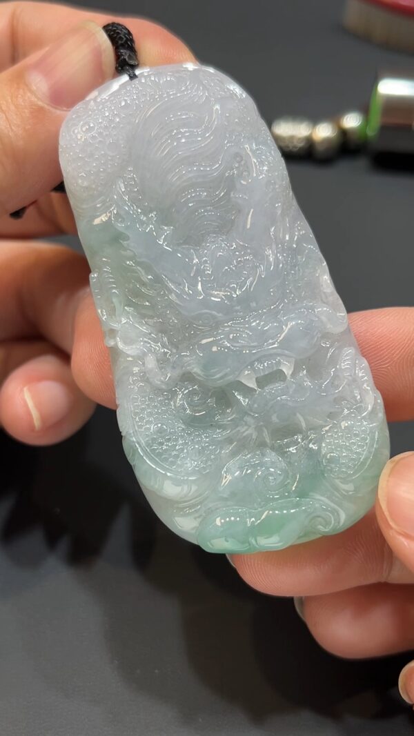 翡翠玉器精選 龍威天成・霸氣十足翡翠龍牌吊墜  編號#370 - Image 4