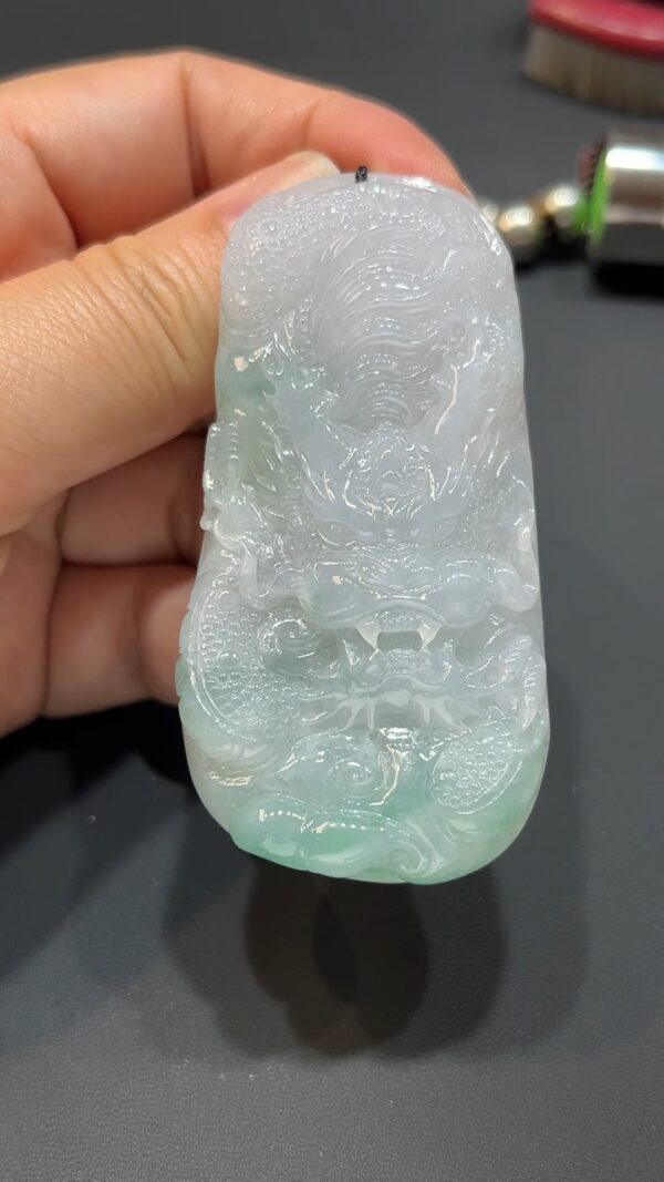 翡翠玉器精選 龍威天成・霸氣十足翡翠龍牌吊墜 編號#370