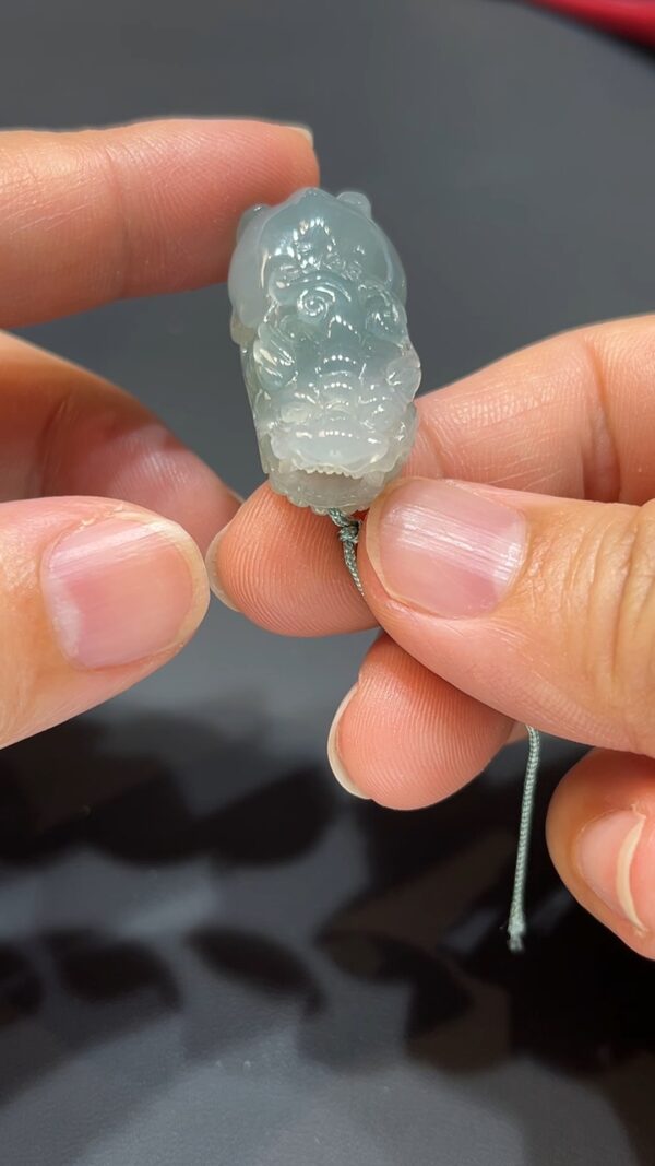 翡翠玉器精選 靈珠貔貅・#373好種翡翠招財動珠吊墜 - Image 4