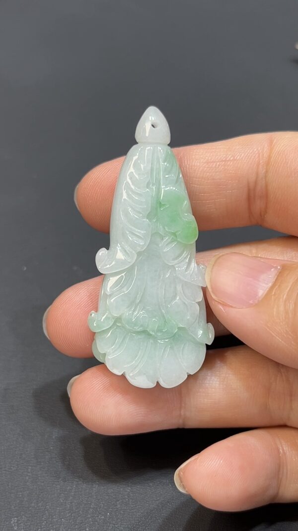 翡翠玉器精選 翡翠白菜如意生財 玉吊墜 編號#404 - Image 2