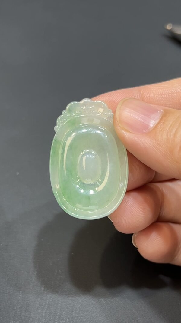 翡翠玉器精選 編號# 415 淺綠翡翠福貝吊墜 - Image 3
