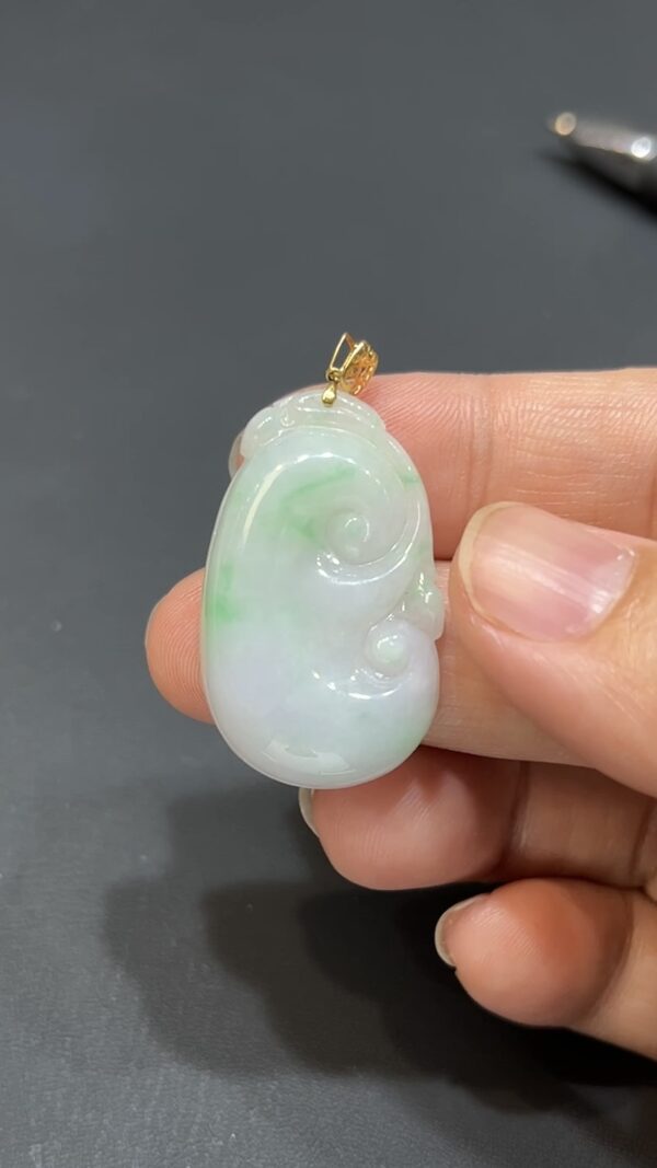 翡翠玉器精選 翠願成真—淺綠色翡翠如意吊墜 編號# 416 - Image 5