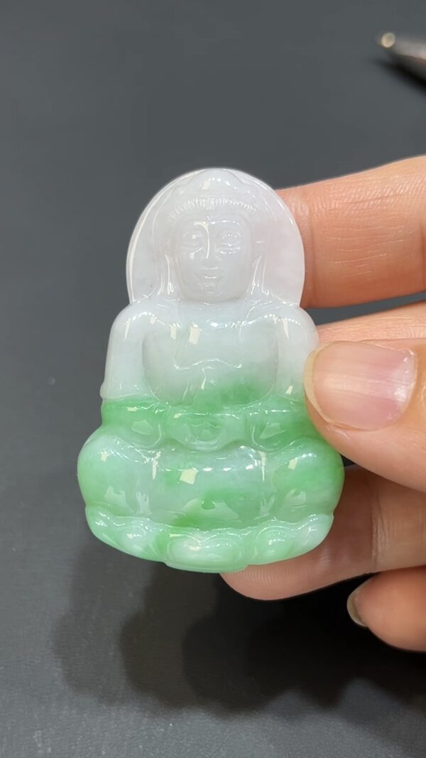 翡翠玉器精選 清靜慈悲・白底青翡翠觀音尊玉吊墜 編號# 419 - Image 6