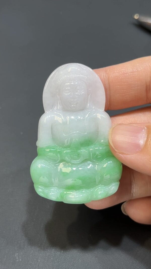 翡翠玉器精選 清靜慈悲・白底青翡翠觀音尊玉吊墜 編號# 419 - Image 7