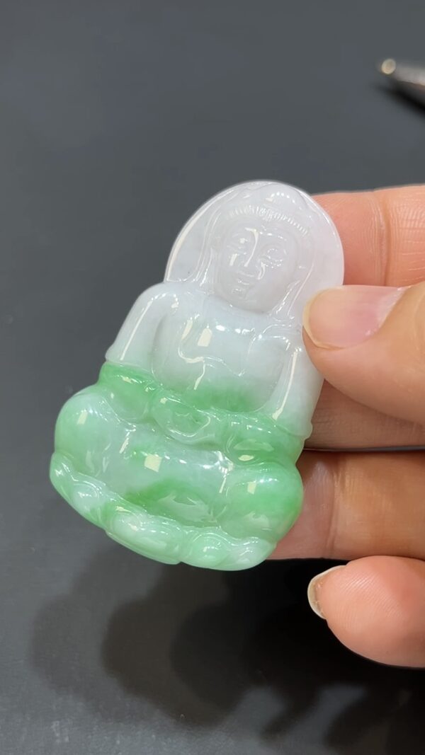 翡翠玉器精選 清靜慈悲・白底青翡翠觀音尊玉吊墜 編號# 419 - Image 8