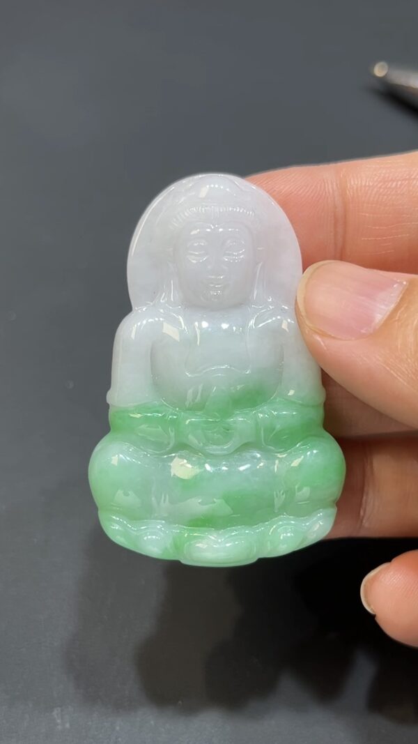 翡翠玉器精選 清靜慈悲・白底青翡翠觀音尊玉吊墜 編號# 419 - Image 5