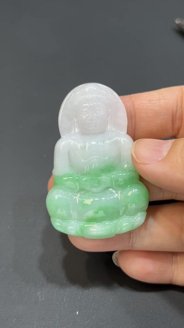 翡翠玉器精選 清靜慈悲・白底青翡翠觀音尊玉吊墜 編號# 419 - Image 4