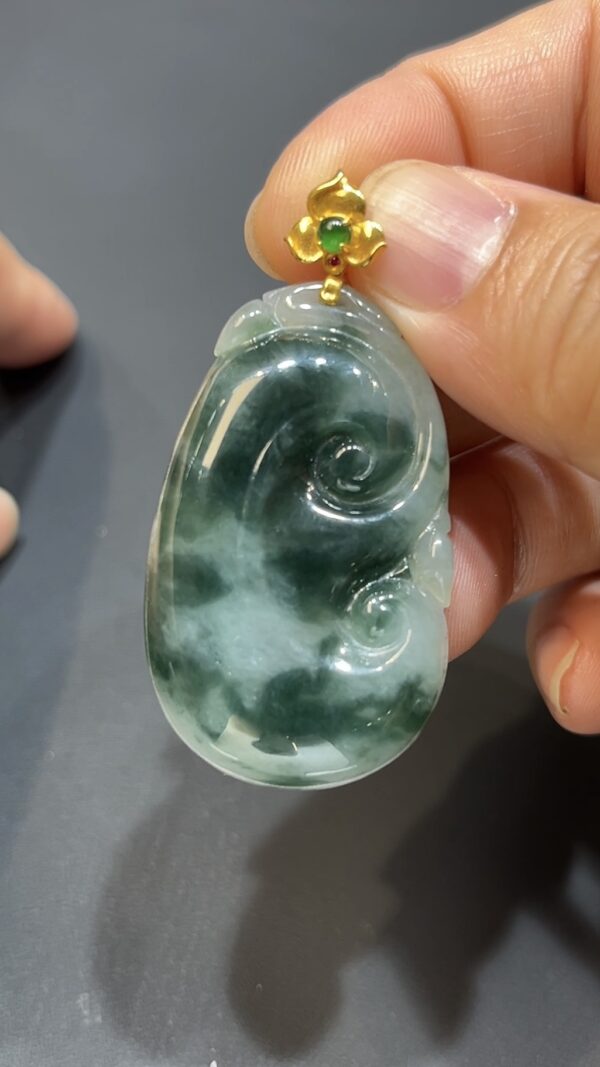 翡翠玉器精選 福韻綻放・藍花翡翠如意配18K金扣吊墜 編號# 423