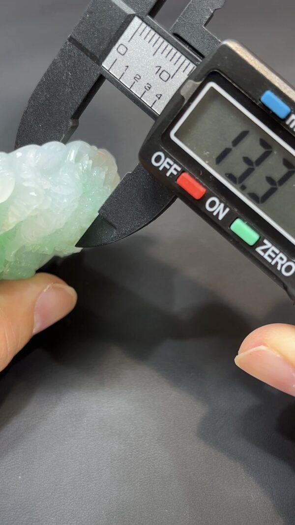 翡翠玉器精選 龍魂覺醒・立體雕刻翡翠龍牌 編號# 425 - Image 9