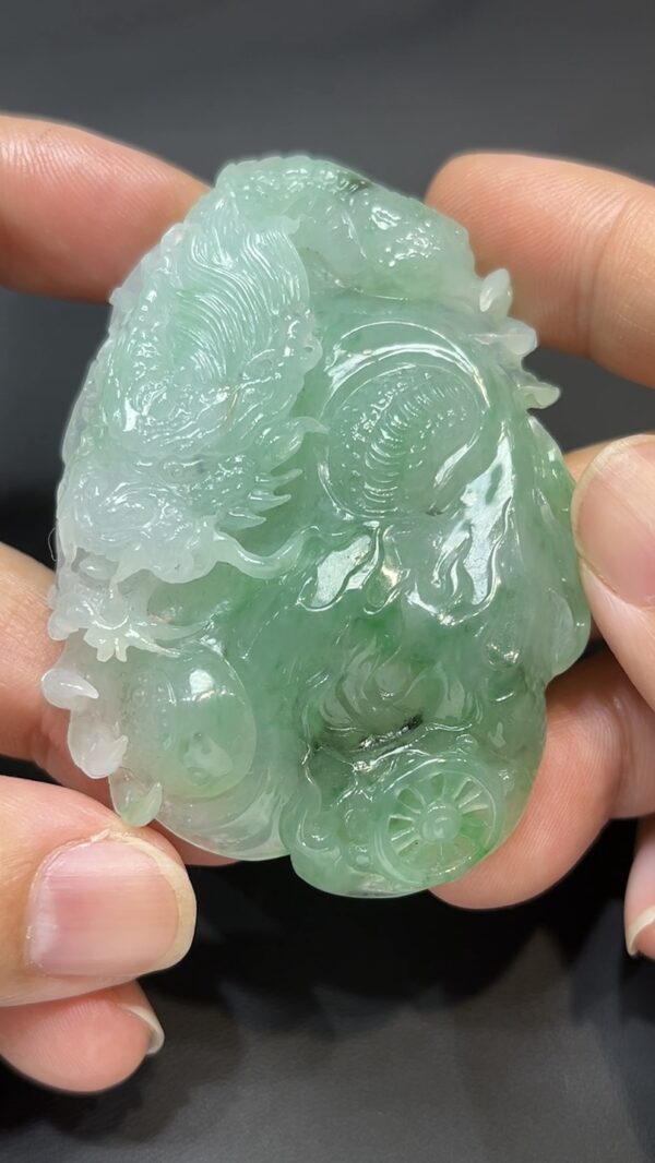 翡翠玉器精選 龍魂覺醒・立體雕刻翡翠龍牌 編號# 425 - Image 5