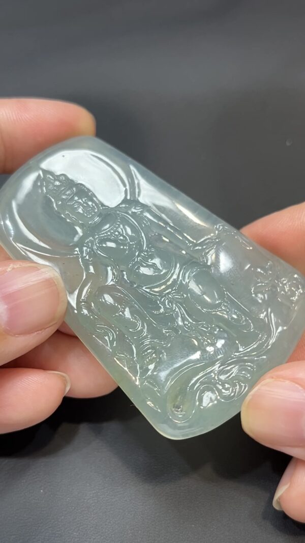 翡翠玉器精選  冰韻自在・高品質冰透翡翠自在觀音薩牌 編號#426 - Image 6