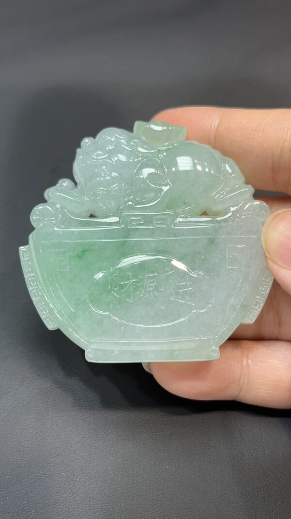 翡翠玉器精選 招財瑞獸・高品質立體翡翠三足蟾 玉吊墜 編號# 431 - Image 2