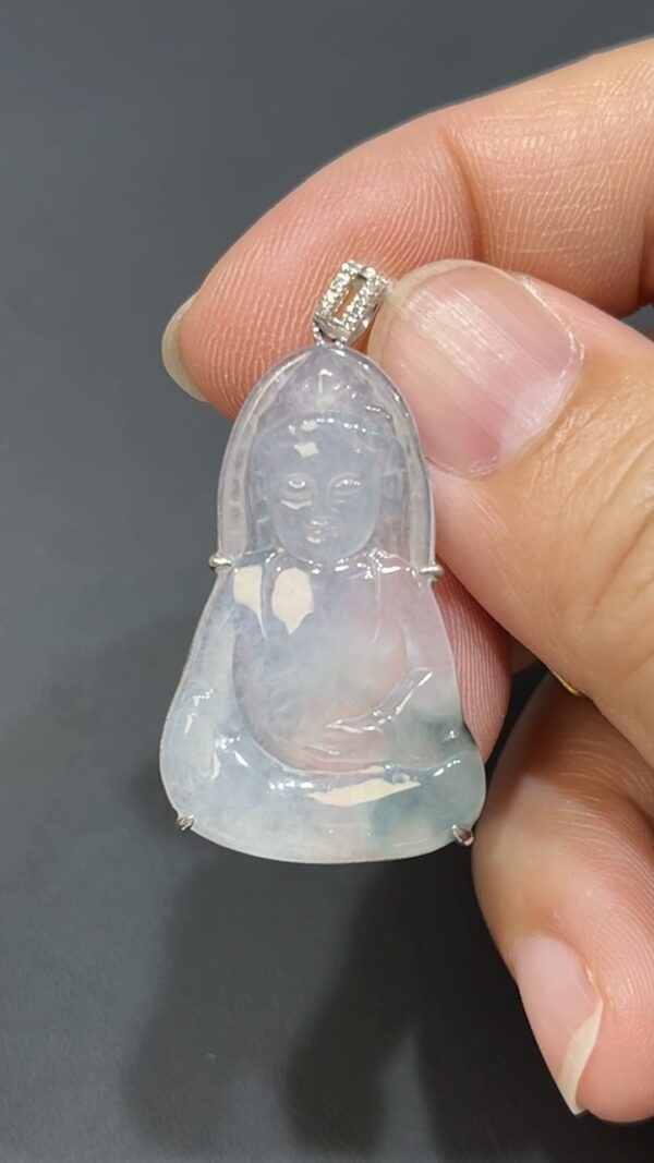 翡翠玉器精選 翠光守護・飄綠花翡翠觀音配18K包鑲嵌 玉吊墜 編號 #435