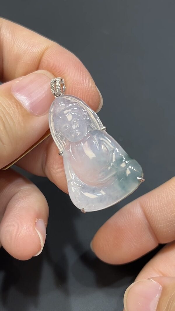 翡翠玉器精選 翠光守護・飄綠花翡翠觀音配18K包鑲嵌 玉吊墜 編號 #435 - Image 3
