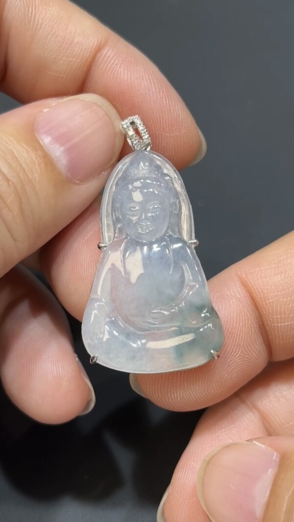 翡翠玉器精選 翠光守護・飄綠花翡翠觀音配18K包鑲嵌 玉吊墜 編號 #435 - Image 4
