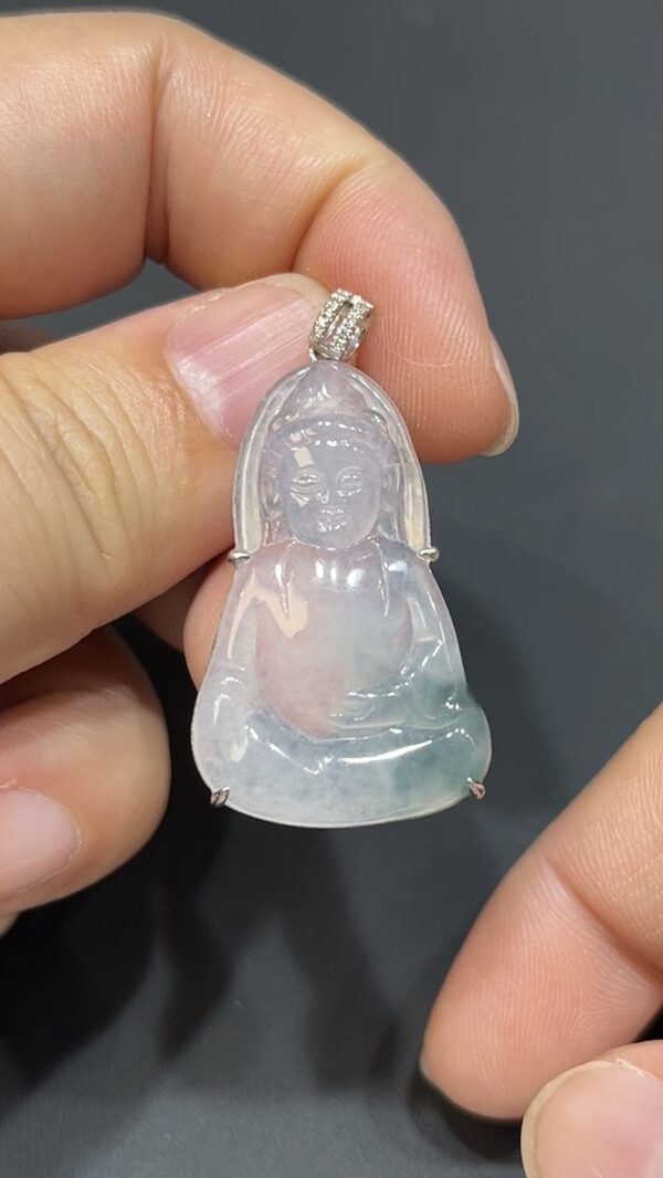 翡翠玉器精選 翠光守護・飄綠花翡翠觀音配18K包鑲嵌 玉吊墜 編號 #435 - Image 5
