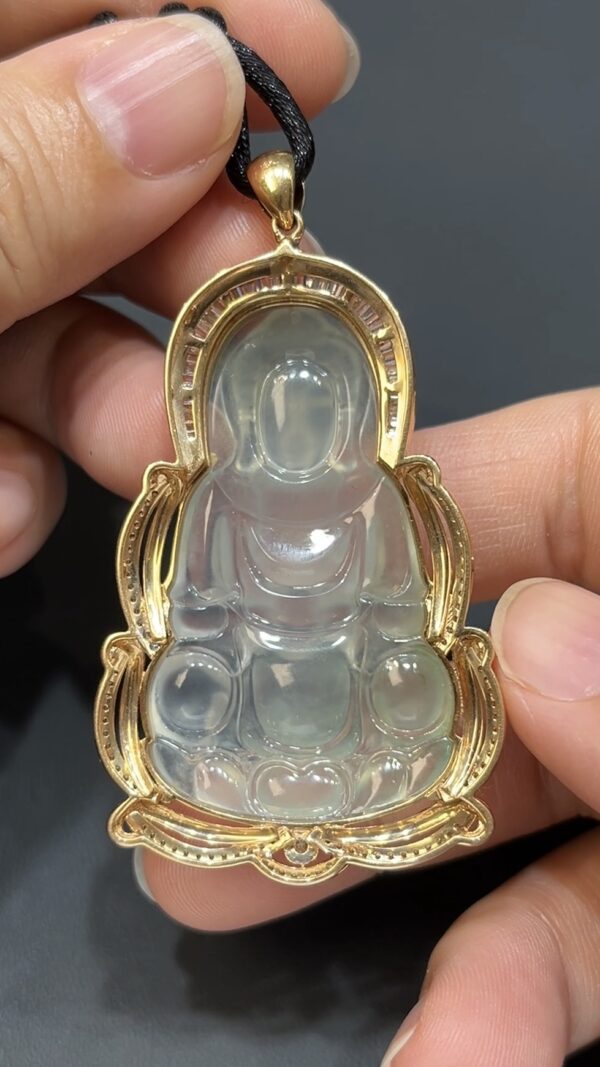 翡翠玉器精選 翡翠玉器精選 金耀慈輝・高品質大件翡翠觀音配18K黃金鑽石鑲嵌（編號440） - Image 10