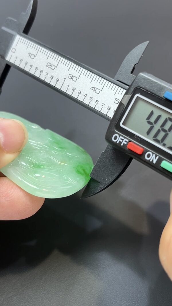 翡翠玉器精選 翠光自在・陽綠翡翠自在觀音吊墜 編號#443 - Image 8