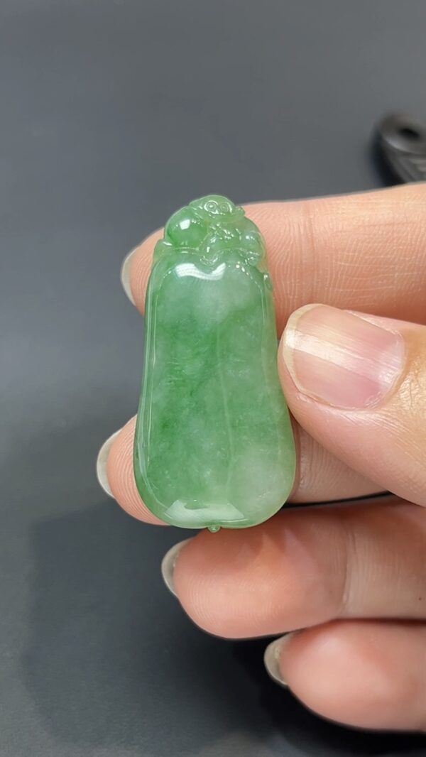 💚福韻盈枝・天然綠色翡翠福瓜吊墜 #編號449💚