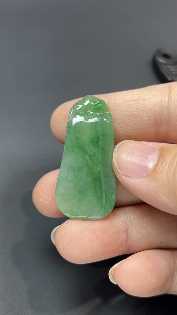 💚福韻盈枝・天然綠色翡翠福瓜吊墜 #編號449💚 - Image 5