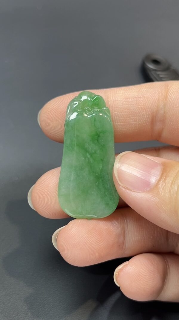 💚福韻盈枝・天然綠色翡翠福瓜吊墜 #編號449💚 - Image 6
