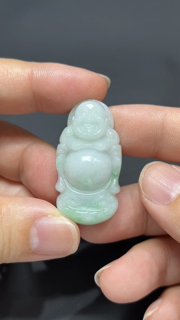 慧光立現・天然淺綠翡翠站立佛像吊墜 #編號452