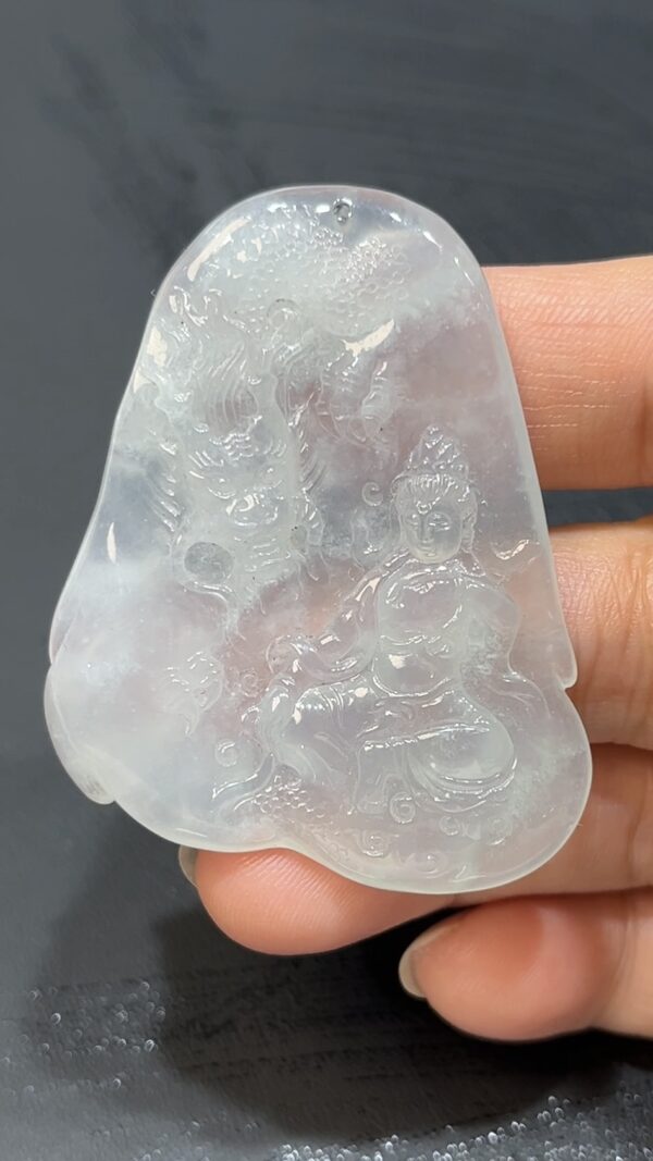 龍伴觀音翡翠吊墜｜天然 A 貨雕刻精品・白翡翠龍神守護玉器推薦 編號#471