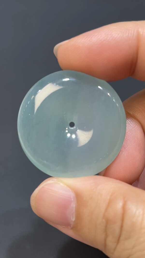 高質素翡翠平安扣｜天然玉器．淺綠底色．商品編號#472 - Image 2