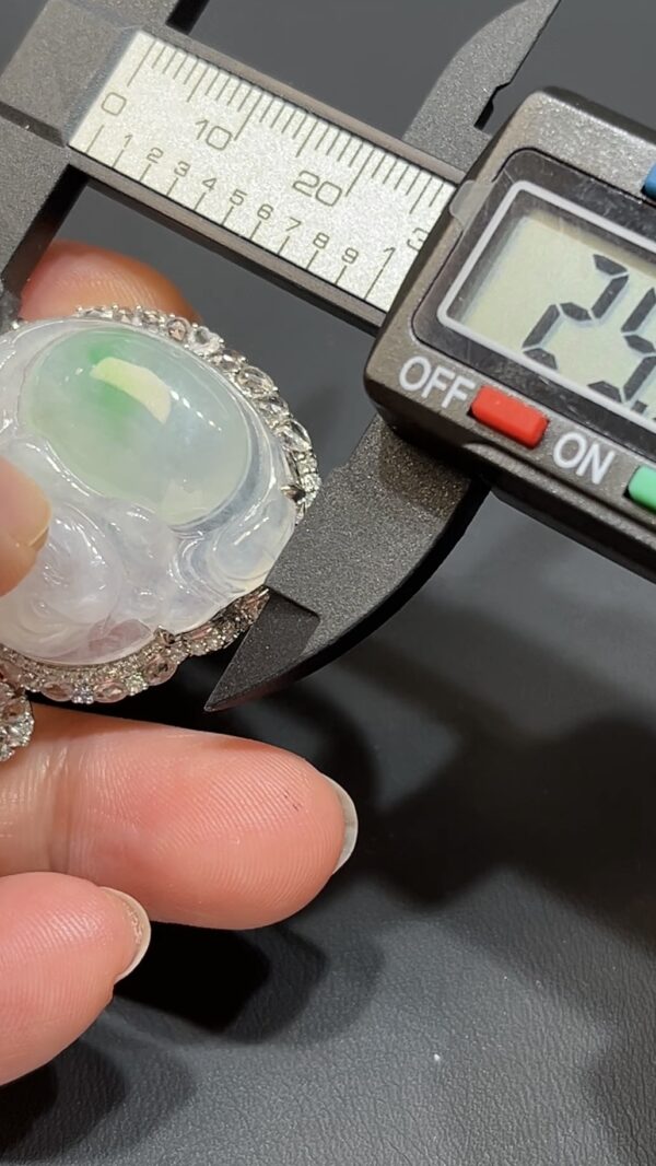 翡翠佛公吊墜｜18K白金鑲鑽設計＋肚位綠色點綴｜天然玉器｜商品編號#480 - Image 9