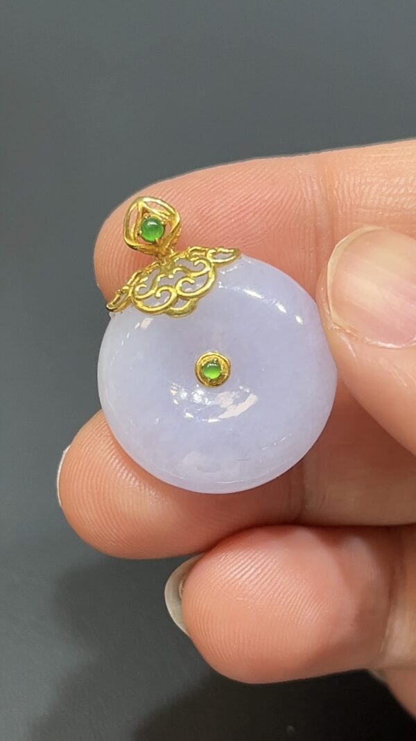 紫羅蘭翡翠算盤形平安扣吊墜｜18K黃金蕾絲花邊鑲嵌｜高雅玉器設計｜商品編號#481 - Image 2