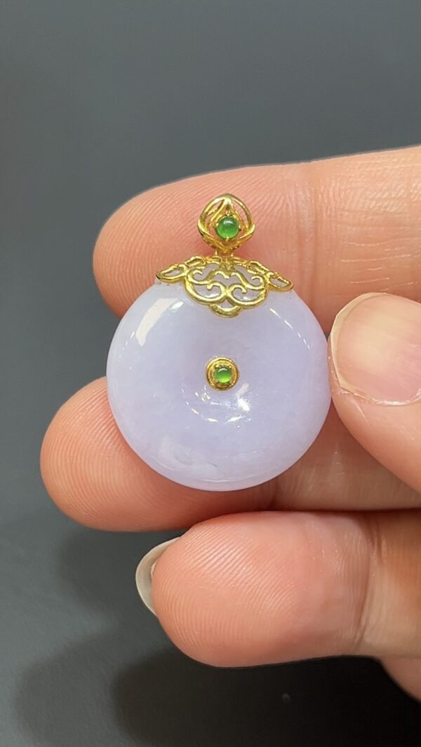 紫羅蘭翡翠算盤形平安扣吊墜｜18K黃金蕾絲花邊鑲嵌｜高雅玉器設計｜商品編號#481 - Image 3