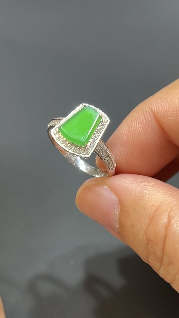 翡翠無事牌戒指｜綠色A貨 × 18K白金滿鑽鑲嵌｜高貴典雅玉器精品 商品編號#487 - Image 5