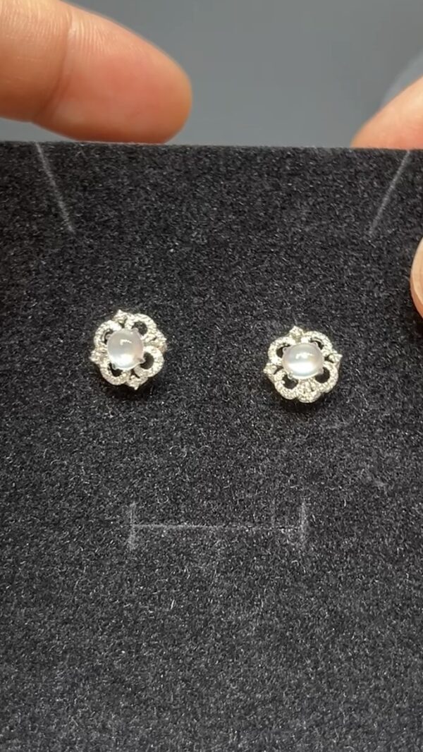 翡翠18K白金冰蛋耳環｜ 鑽石包鑲｜極緻純粹光澤翡翠耳飾推薦 編號#491