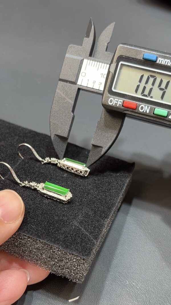 翡翠耳環｜明艷綠翡翠無事柱 × 18K白金鑽石包鑲｜高貴典雅玉器首飾推薦 編號#496 - Image 6