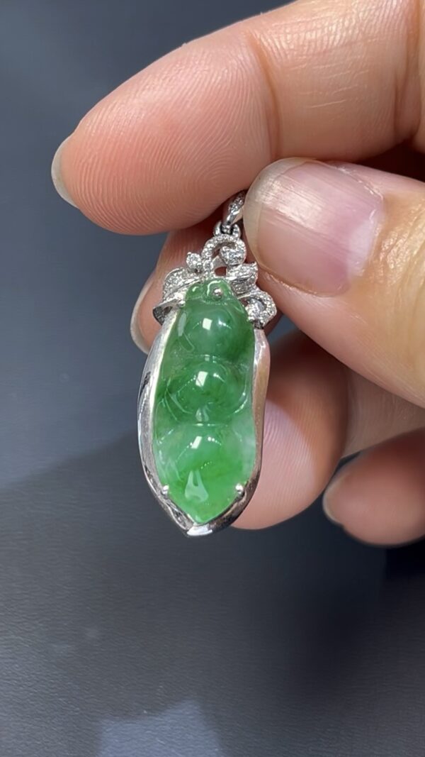 翡翠福豆｜天然綠色翡翠 × 福氣綿延 × 18K白金鑲嵌精品 #514 - Image 2