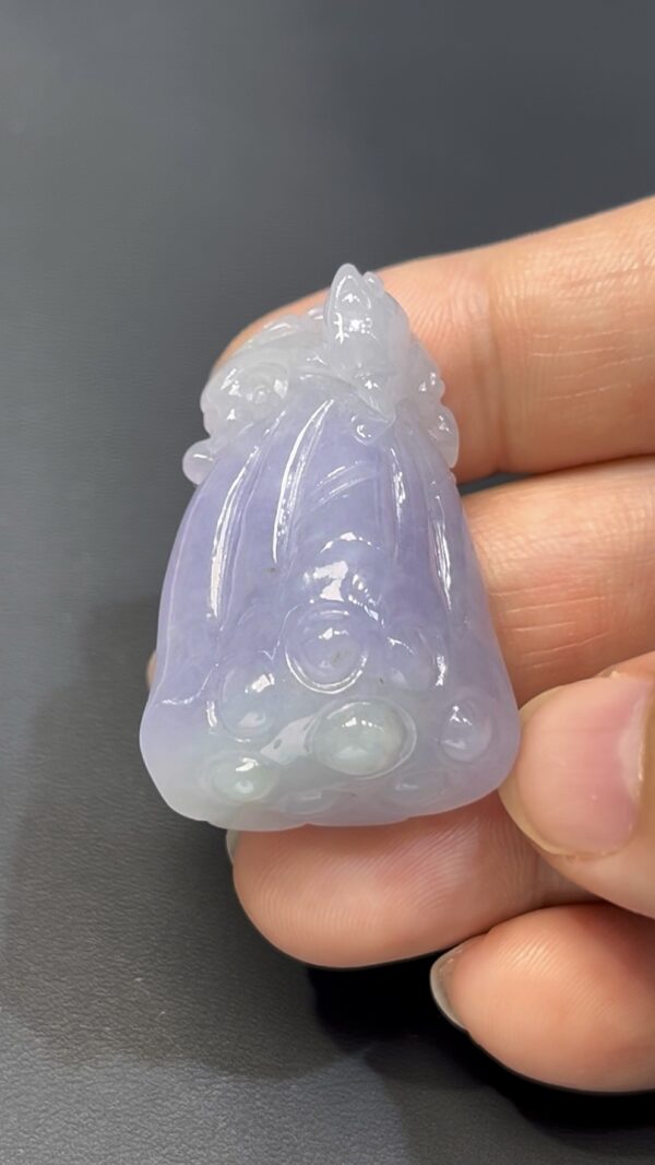 翡翠蓮蓬｜紫羅蘭翡翠 × 小青蛙立體雕刻 × 呱呱來財寓意玉器推薦 #519