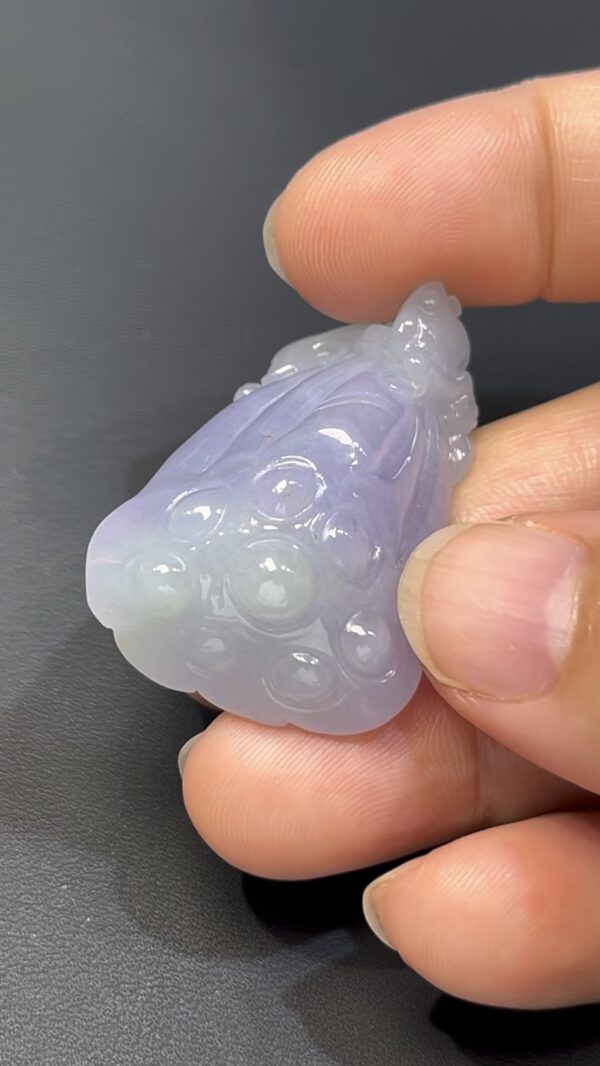 翡翠蓮蓬｜紫羅蘭翡翠 × 小青蛙立體雕刻 × 呱呱來財寓意玉器推薦 #519 - Image 4
