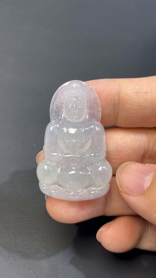 白色翡翠觀音｜編號#528 傳統坐姿款 × 玉質純淨 × 靜心守護之選