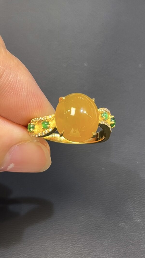 翡翠戒指｜編號#537 黃翡橢圓戒面 × 18K黃金鑲嵌 × 小綠蛋點綴 × 高貴典雅 × 翡翠珠寶推薦 - Image 2