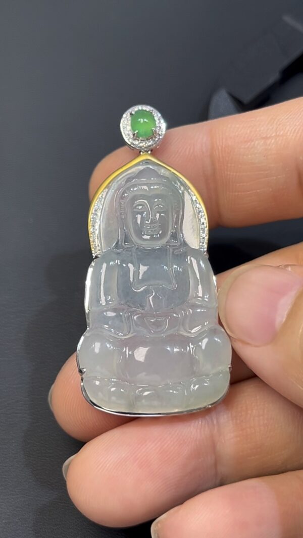 翡翠觀音吊墜｜編號#541 傳統正裝 × 小綠蛋扣頭 × 18K白金 × 鑽石聲光鑲嵌推薦 - Image 2